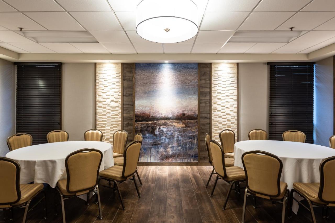Holiday Inn Newark International Airport Екстер'єр фото