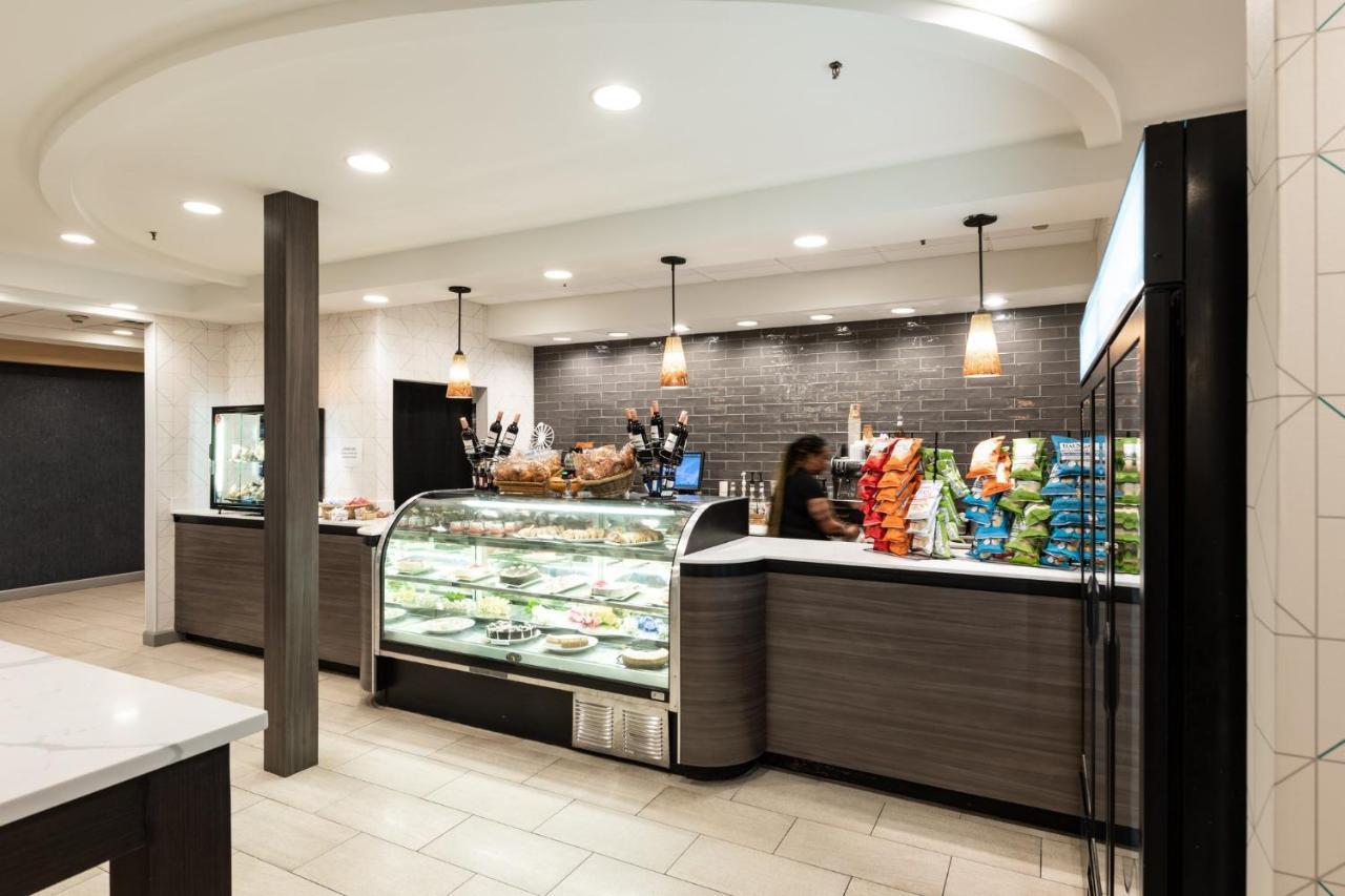 Holiday Inn Newark International Airport Екстер'єр фото